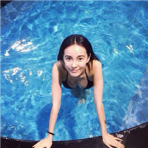 女生水中游泳头像合集！22张唯美氛围感头像直接抱走