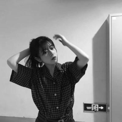 18张高清伤感高冷黑白女生头像 个性氛围感拉满