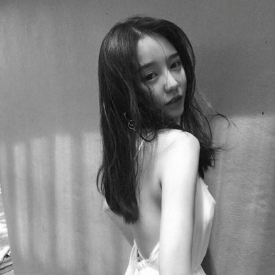 28张霸气又带点伤感的黑白女生头像 高清好看