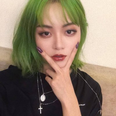 34张高清霸气女生绿色头像 真人款超好看