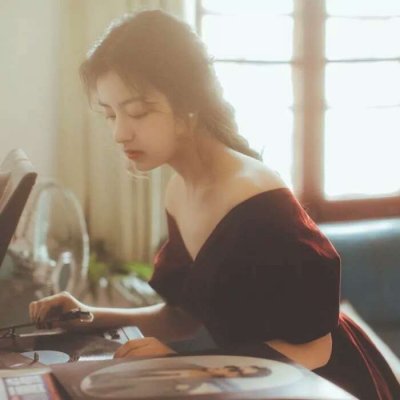 21张高清好看的欧美女生微博头像 最新合集来啦