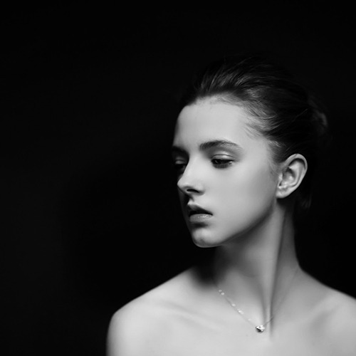 高冷欧美女神头像合集！8张高清微信头像直接用