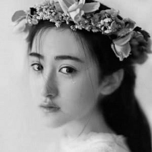 黑白流泪女生头像合集 15张高清素材上线