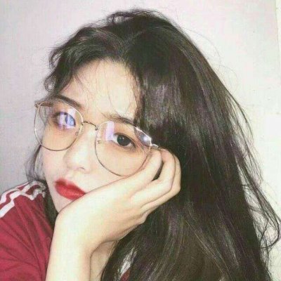 戴透明圆框眼镜的女生头像来啦！18张高清好看的眼镜控女生头像合集
