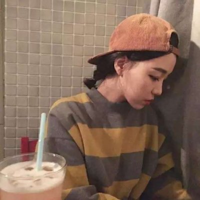 18张高清真实美女生活照 适合当微信头像的漂亮女生图