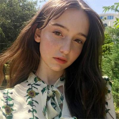 当下热门的欧美风女生头像 17张高清好看的图集