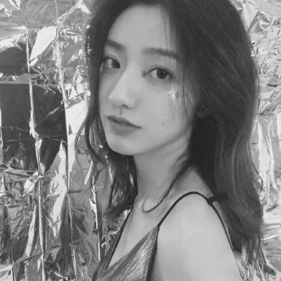 女生黑白微信头像合集 13张高清质感图