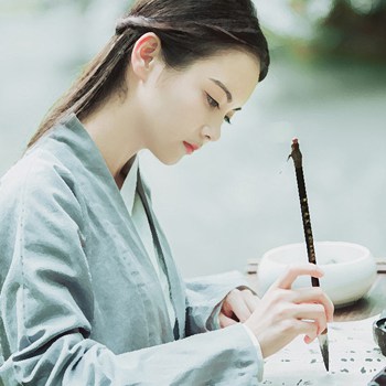 # 9张高清唯美清纯女生头像 氛围感拉满的女生头像合集