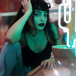 小酒馆性感女生单张头像分享