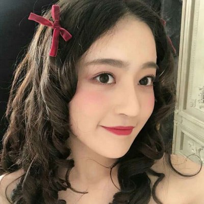 20张高清好看的女生卷发QQ头像 个性氛围感拉满