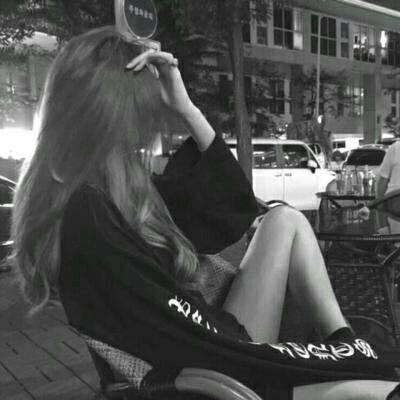 女生黑白伤感QQ头像来了！9张高清黑白系女头分享