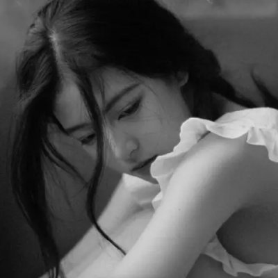 20张高清女生伤感黑白QQ头像 氛围感拉满