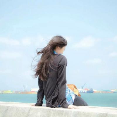 21张高清唯美长发女生背影QQ头像合集