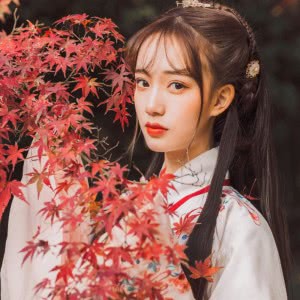 这款闻秋语古风女生头像，单张高清图来了