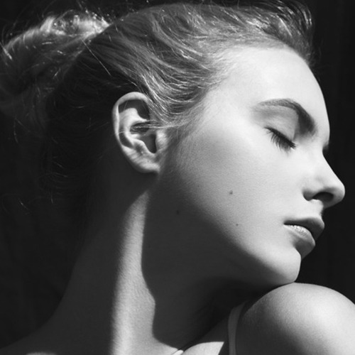 高冷欧美女神头像合集！8张高清微信头像直接用