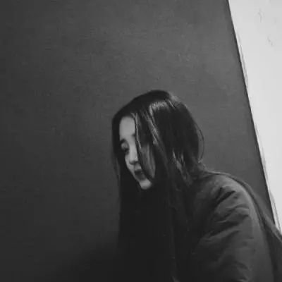 28张霸气又带点伤感的黑白女生头像 高清好看