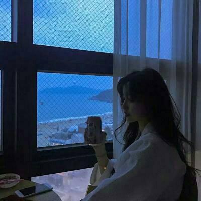 13张高清女生高冷霸气侧脸头像 氛围感拉满