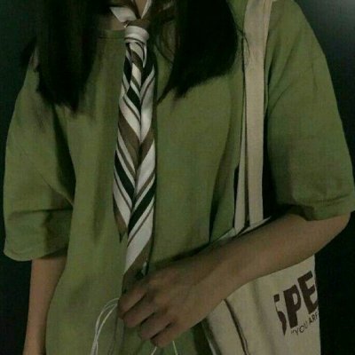 34张高清霸气女生绿色头像 真人款超好看
