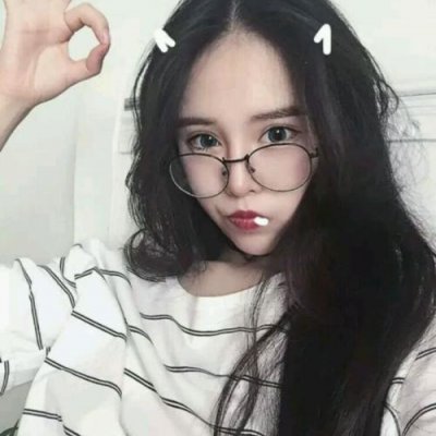 女生戴圆框透明眼镜的高冷霸气头像 8张高清图来啦