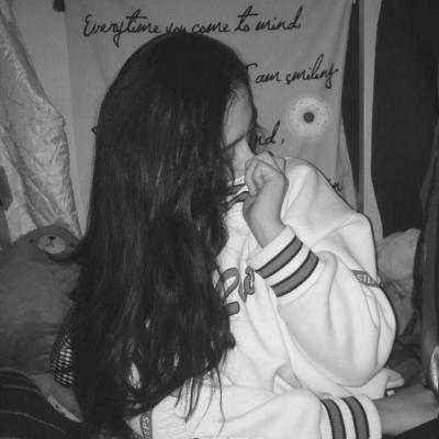 12张高清霸气冷酷黑白女生头像 适合当QQ头像用