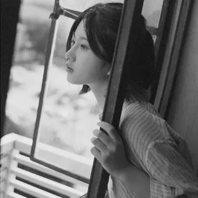 20张高清女生伤感黑白QQ头像 氛围感拉满