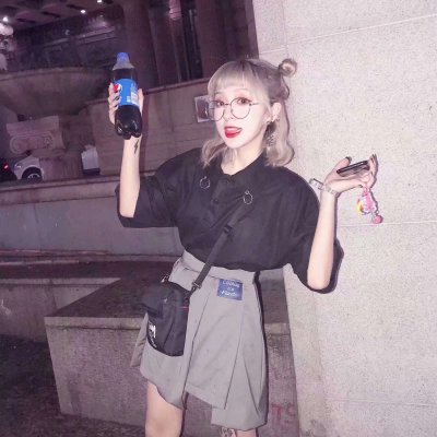 18张高清霸气时尚款微信女生头像 新潮又好看