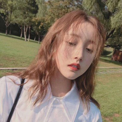 26张高清长卷发女生头像 好看的卷发美女头像合集