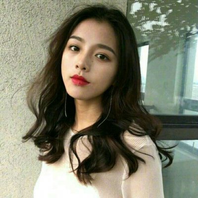 20张高清好看的女生卷发QQ头像 个性氛围感拉满