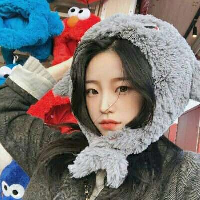 19张高清好看的社会风短发女生头像合集