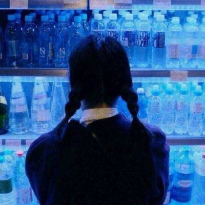 20张清新蓝调女生头像 高清好看的蓝色系女头