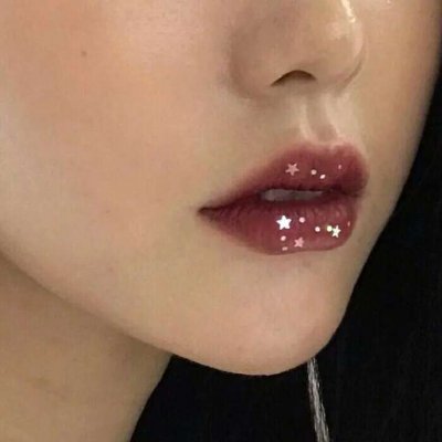 女生红唇性感微信头像 10张高清图合集