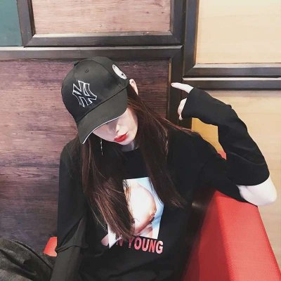 戴帽子低头的高清女生头像 17张好看的合集来啦