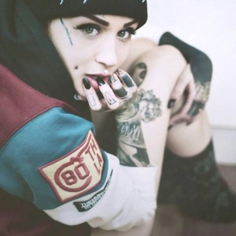 纹身女生微信头像来啦！19张高清好看的纹身女孩头像合集