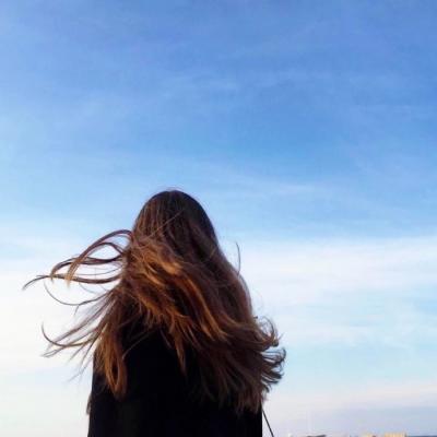 21张高清唯美长发女生背影QQ头像合集