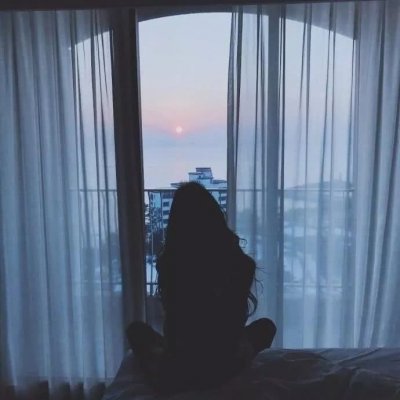 22张高清忧伤意境女生头像 氛围感拉满的小众女头合集