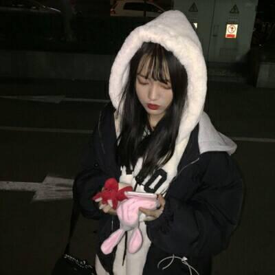 13张高清女生高冷霸气侧脸头像 氛围感拉满