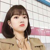 31张气质感拉满的时尚女生微信头像合集