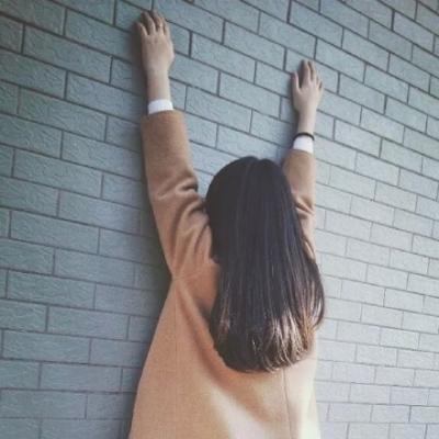 21张高清长发女生背影微信头像 氛围感拉满