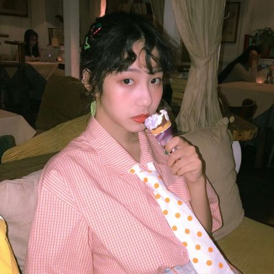 26张高清长卷发女生头像 好看的卷发美女头像合集