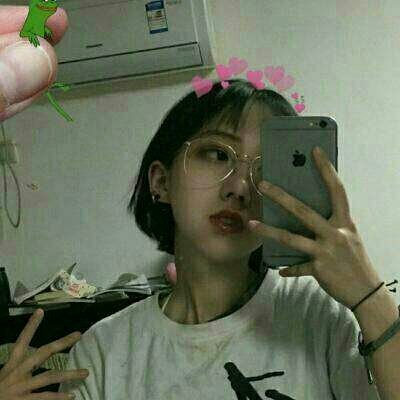 19张高清好看的社会风短发女生头像合集