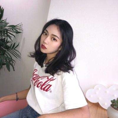 18张高清霸气时尚款微信女生头像 新潮又好看