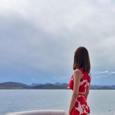 18张氛围感拉满的气质背影女头像 高清无水印可直接用