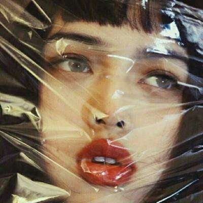 14张高清暗黑系颓废女生头像 氛围感拉满