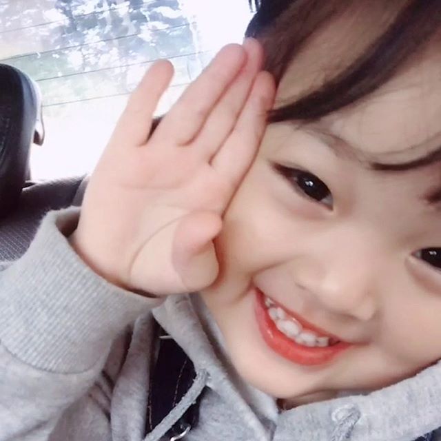 权律二嘟嘴萌照合集！24张搞怪可爱高清头像直接抱走