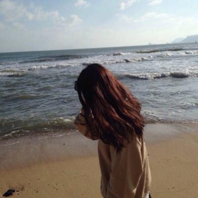 21张高清长发女生背影微信头像 氛围感拉满