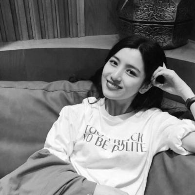 23张高清霸气女生黑白头像 氛围感直接拉满