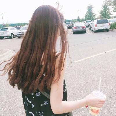 21张高清长发女生背影微信头像 氛围感拉满
