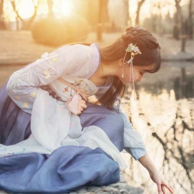 18张高清氛围感拉满的女生古风意境头像
