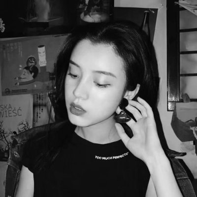 21张高清黑白伤感冷淡女生头像 自带心碎氛围感的女头合集