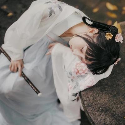 10张高清伤感古风女生头像，氛围感拉满